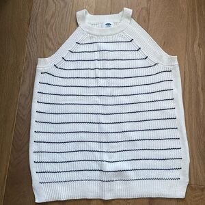 Old Navy Sleeveless Sweater M